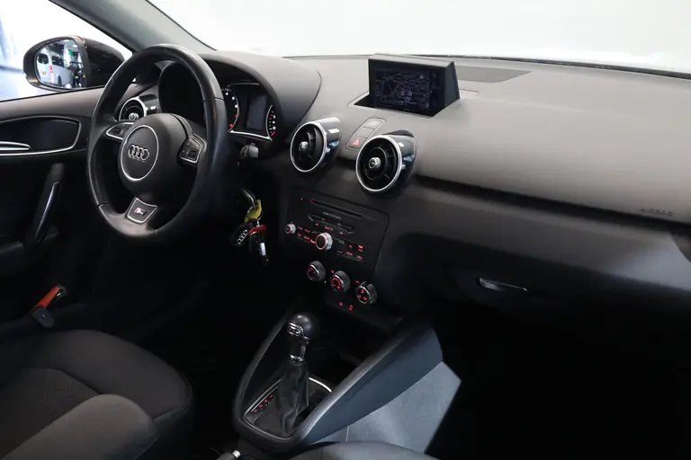 Audi A1 1.4 TFSI CoD Admired S-line ext. Orig. NL auto afbeelding 16