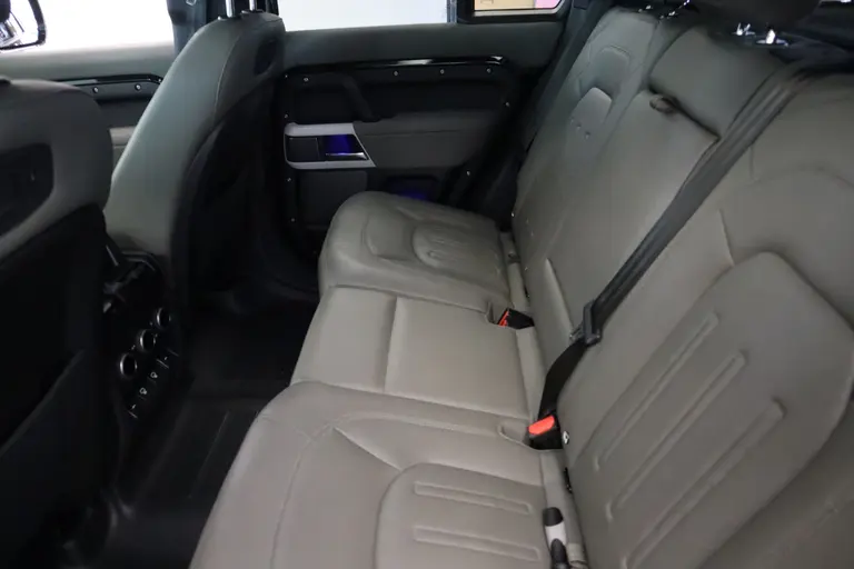 Land Rover Defender 110 2.0 P400e 110 S Cruise/Climate 20''LM Panoramadak Leder Luchtvering afbeelding 27
