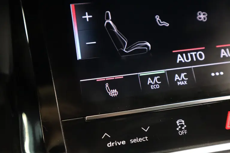 Audi e-tron e-tron 55 quattro advanced 95 kWh S-line Panoramadak Leder afbeelding 15
