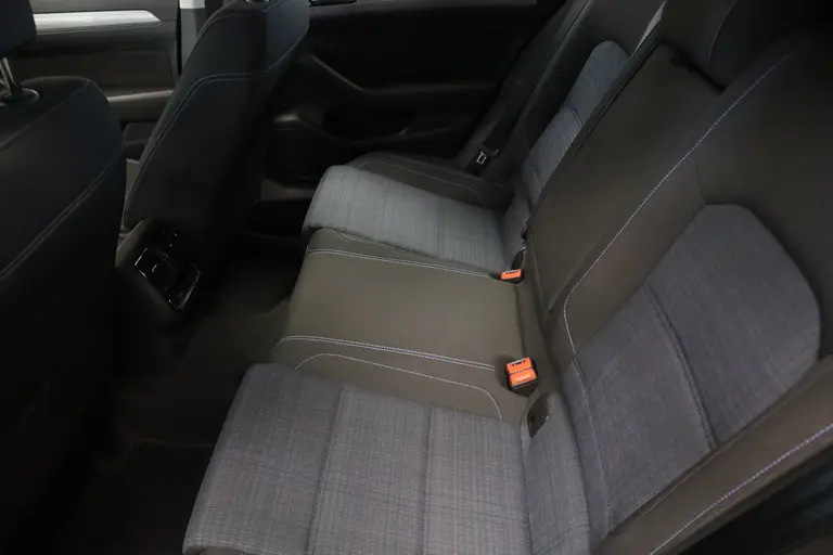 Volkswagen Passat Variant 1.4 TSI PHEV GTE Business ACC PDC Navi Carplay Head-Up Trekhaak afbeelding 23